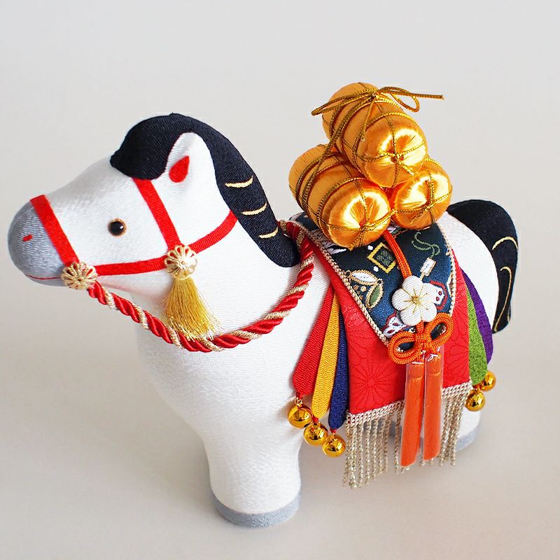 大きいサイズのちりめん干支午飾りになります