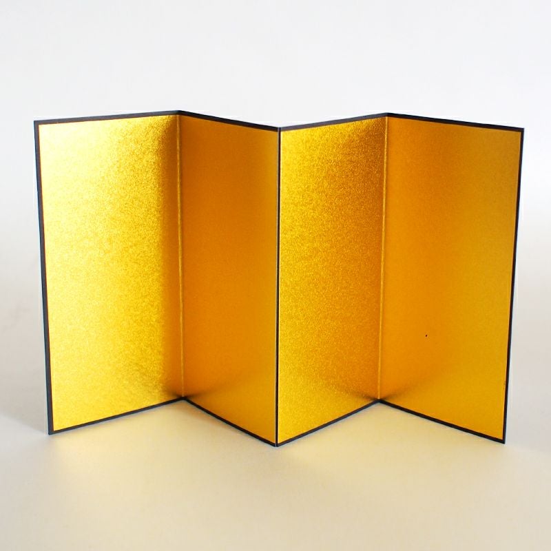 金の屏風もついています