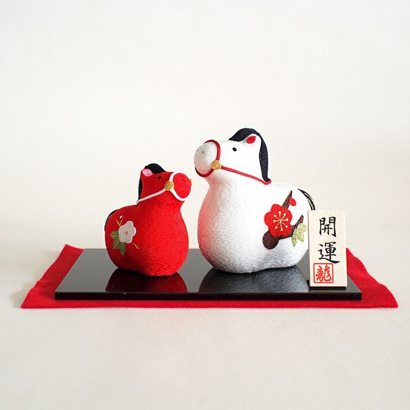 仲の良さそうな紅白柄の親子午です