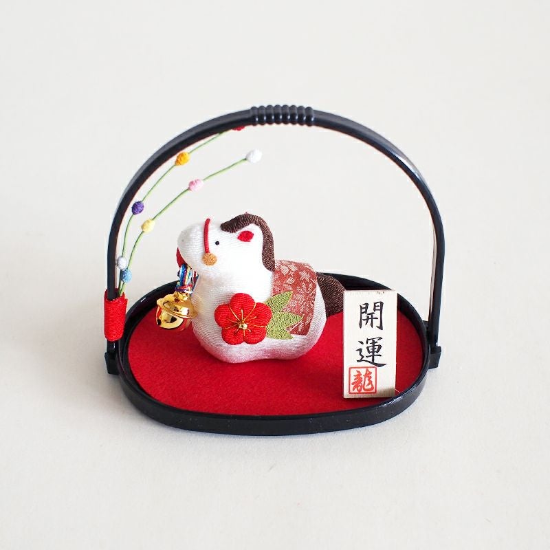 玄関やリビングなどちょっとしたスペースに飾りやすいサイズです