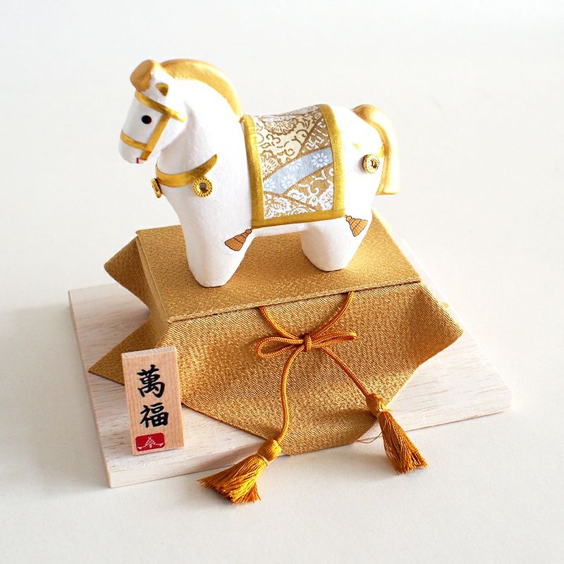 新年の縁起物として、また、和室や玄関の装飾品として飾るのにぴったりです