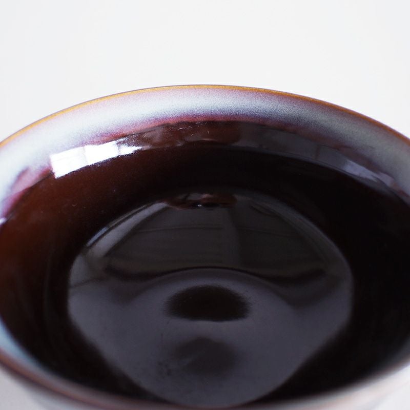 シックな色合いが料理を引き立てます