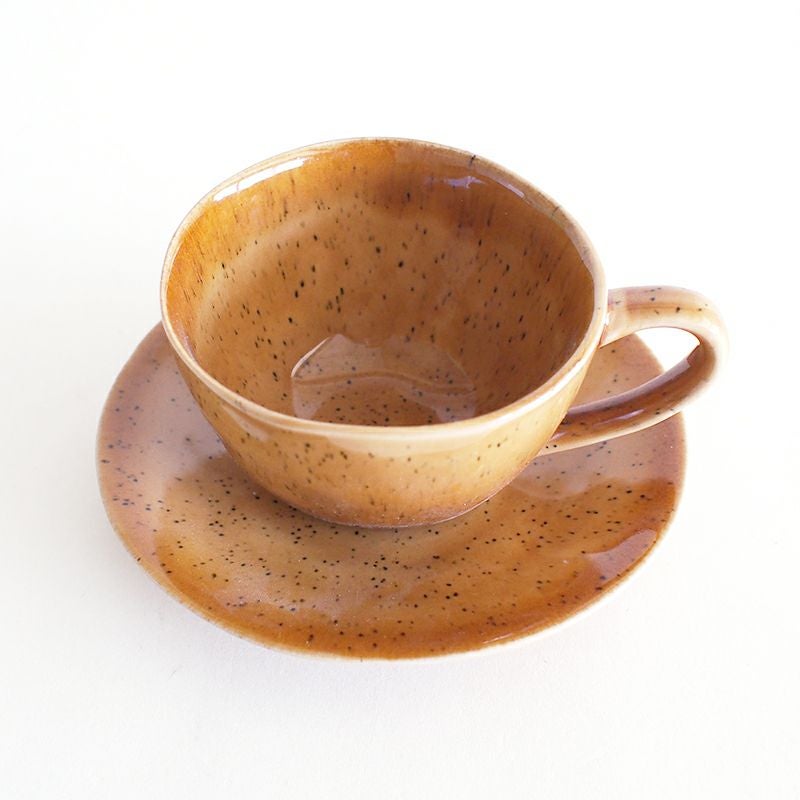 やさしい雰囲気のカップ＆ソーサーです