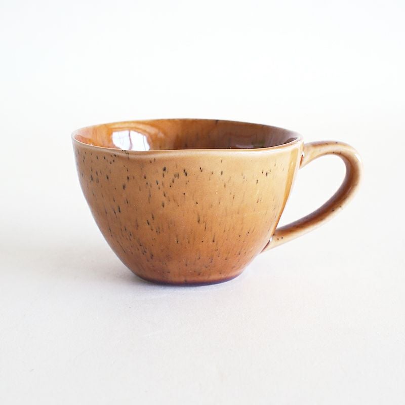 やさしい風合いの色合いがコーヒーに似合います