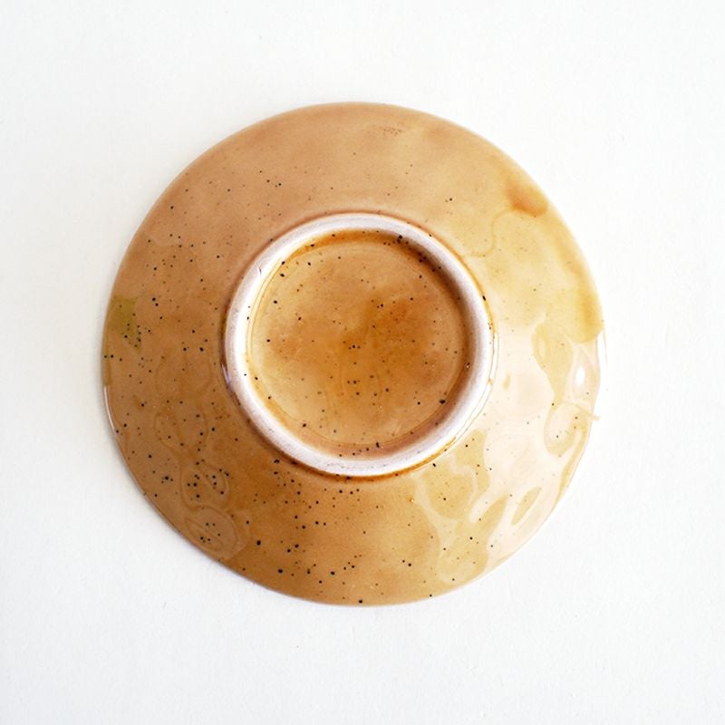 飽きのこない素朴な色合いです