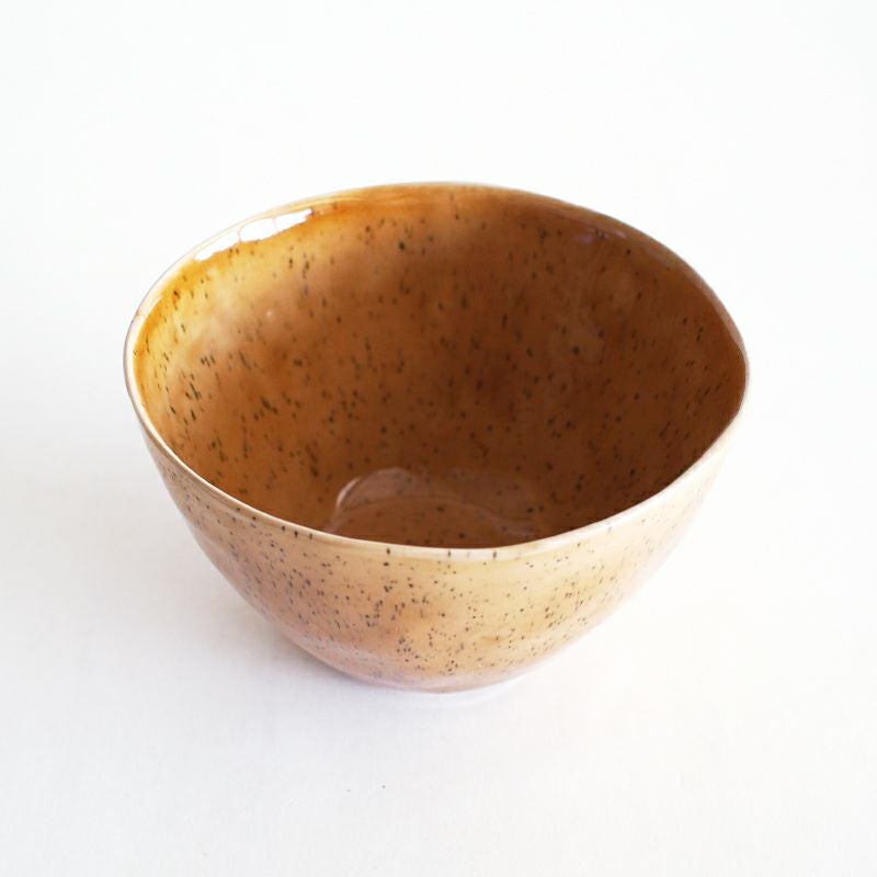 やさしい雰囲気の深鉢です