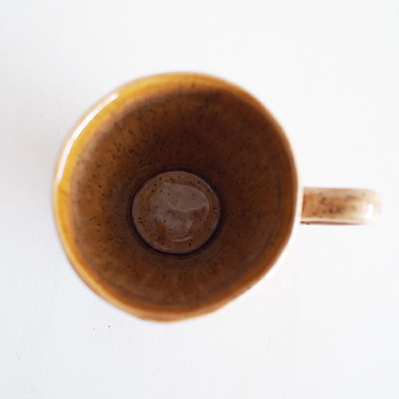 やさしい風合いの色合いが飲み物を引き立てます