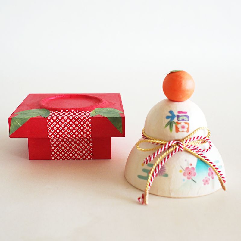 台座にはちりめんの小物が入れられます