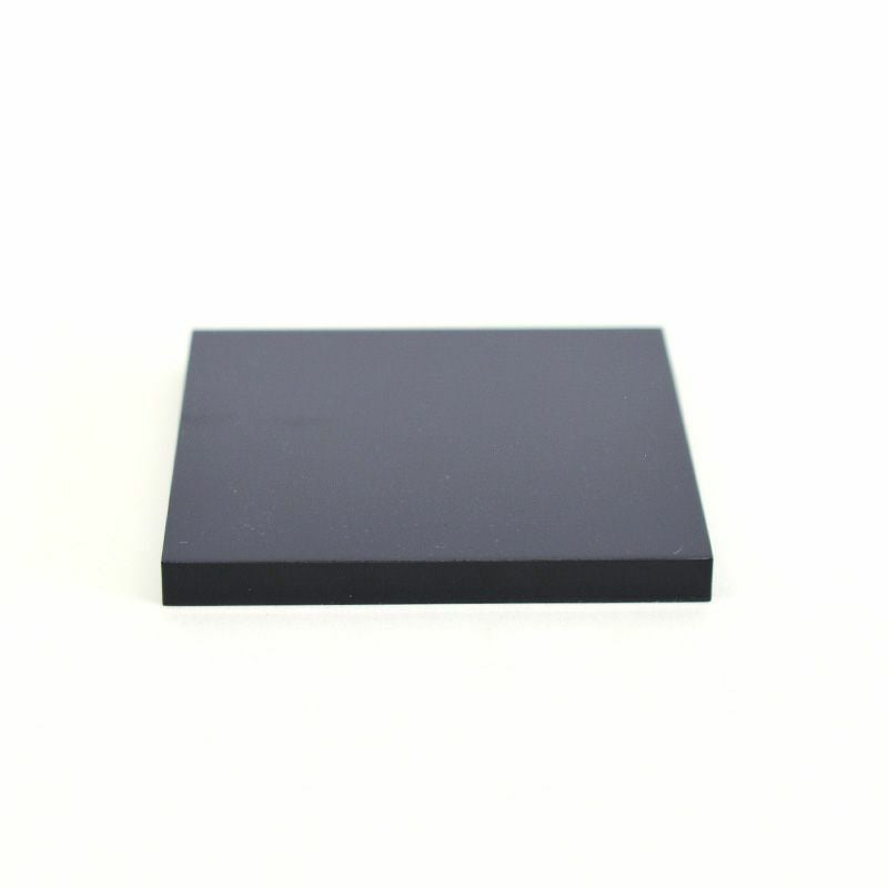 黒塗りの板がついています