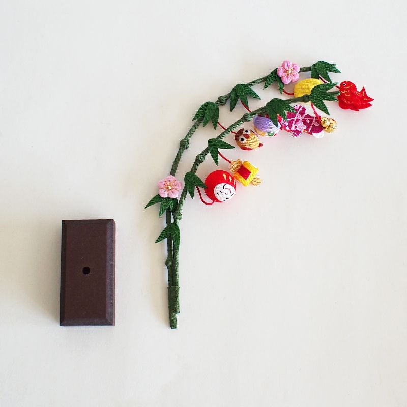 飾りを差す台がついています