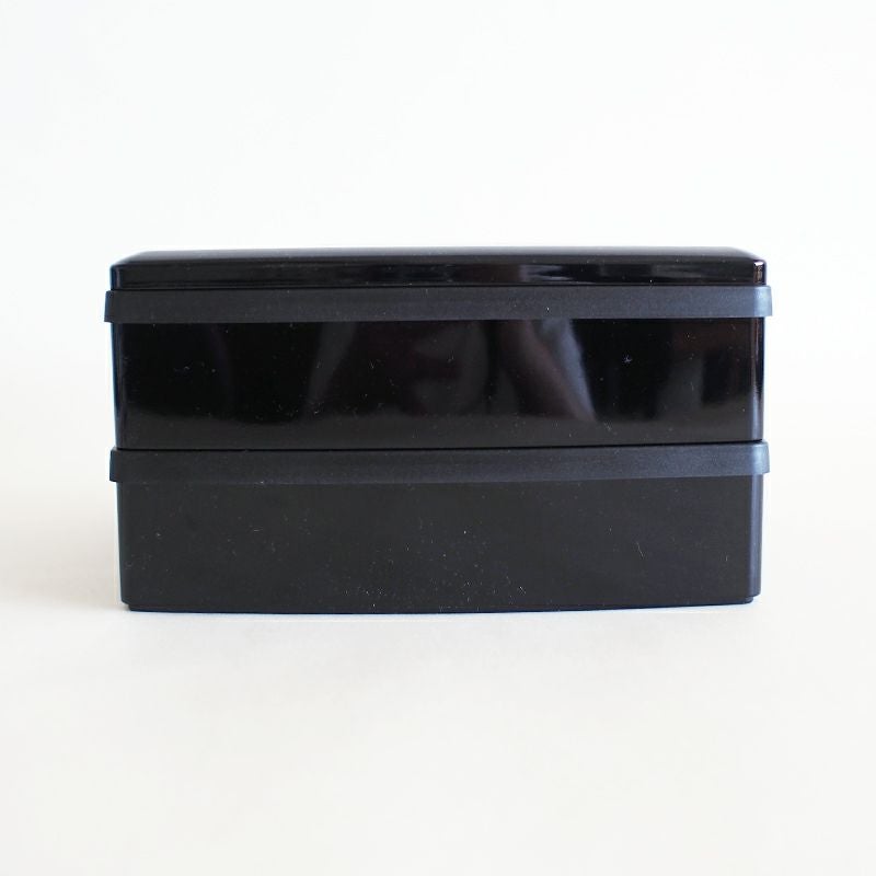 胴張（どうばり）と呼ばれる、側面がふっくらと丸みを帯びた形をしています