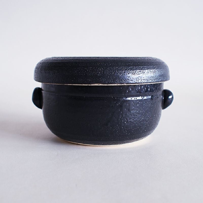 陶器製のおひつは水分を適度に逃すのでおいしく温められます