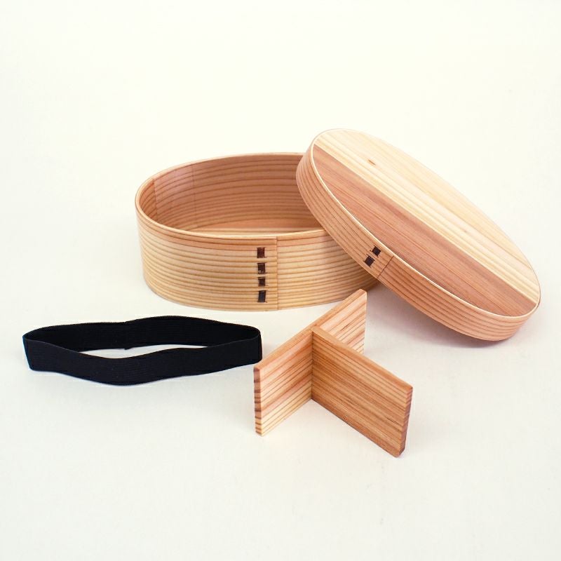 自然な木目が楽しめる見た目も曲げわっぱの特徴です