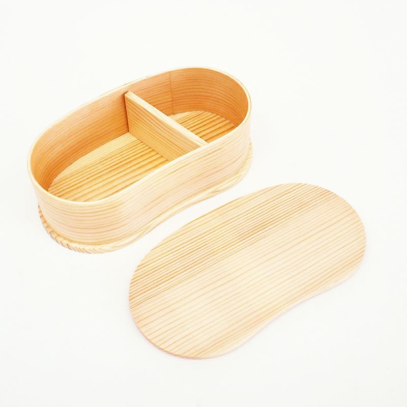 自然の木地のお弁当箱は、保温性と通気性に優れています