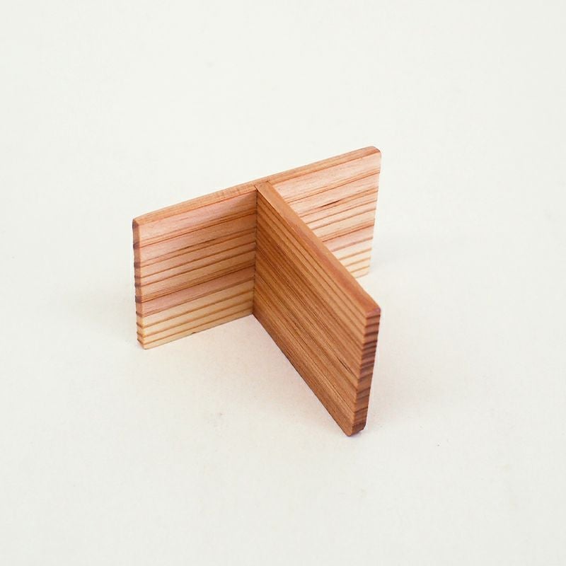 三つに仕切れる板です