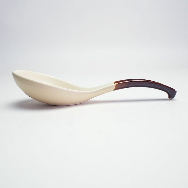 やさいい色合いのレンゲです