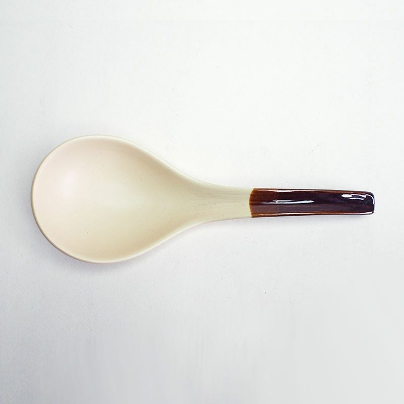 やさいい色合いのレンゲです