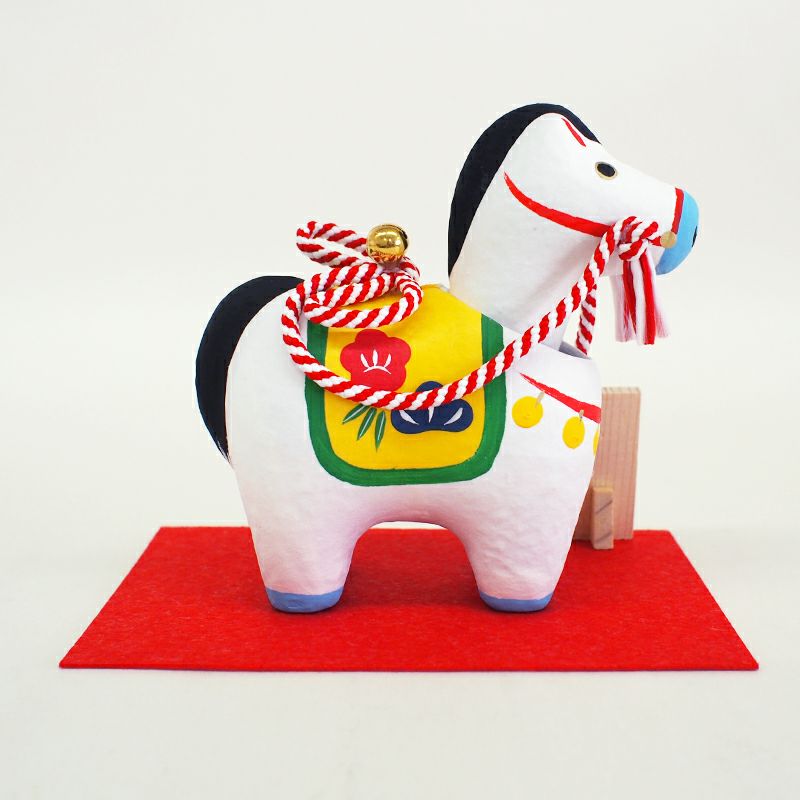 縁起物と張り子人形ならはではの手作り、手書きにこだわった「一乃千」のはりこ人形です