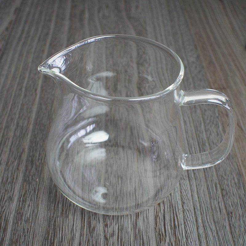 透明なポットは茶葉がジャンピング様子を楽しめます