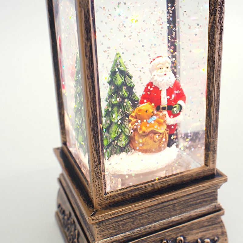 クリスマスムードたっぷりのスノードームです