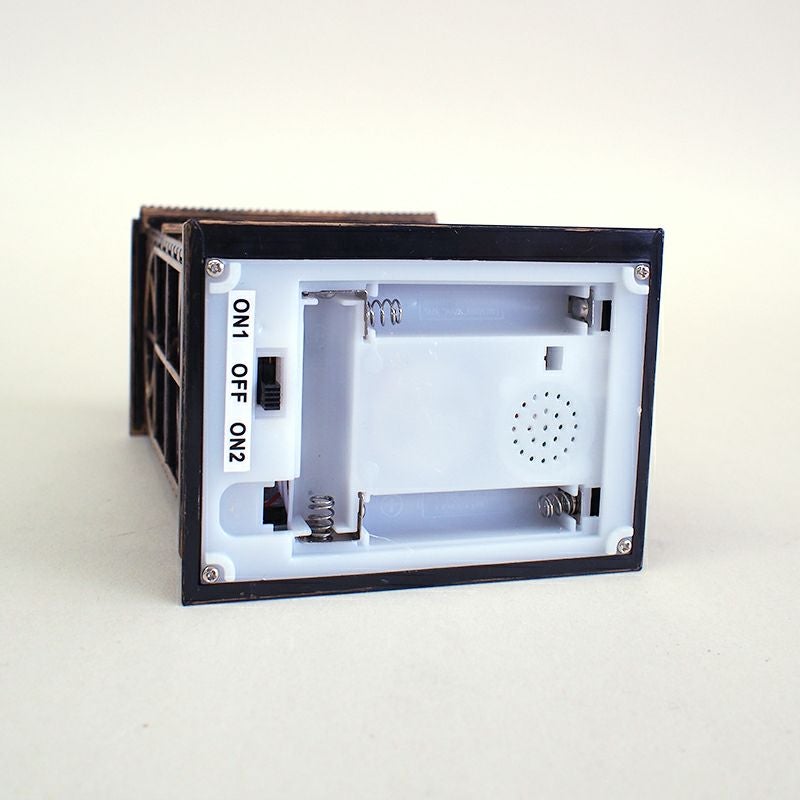 USBと単4電池3本のどちらかでご使用いただけます