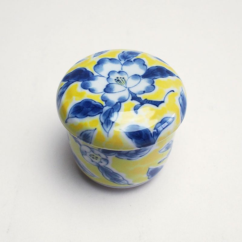 モダンな雰囲気も感じさせる碗です