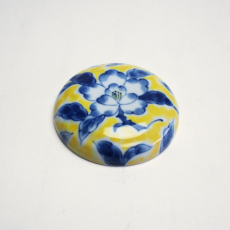 うっすら滲みのある青い花柄