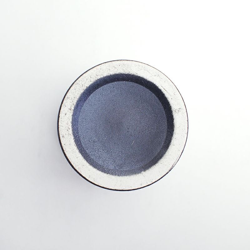 安定感のある裏側です