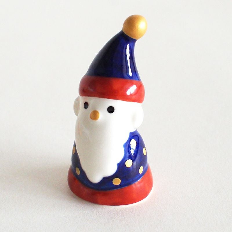 陶器でできたかわいらしいサンタクロースです