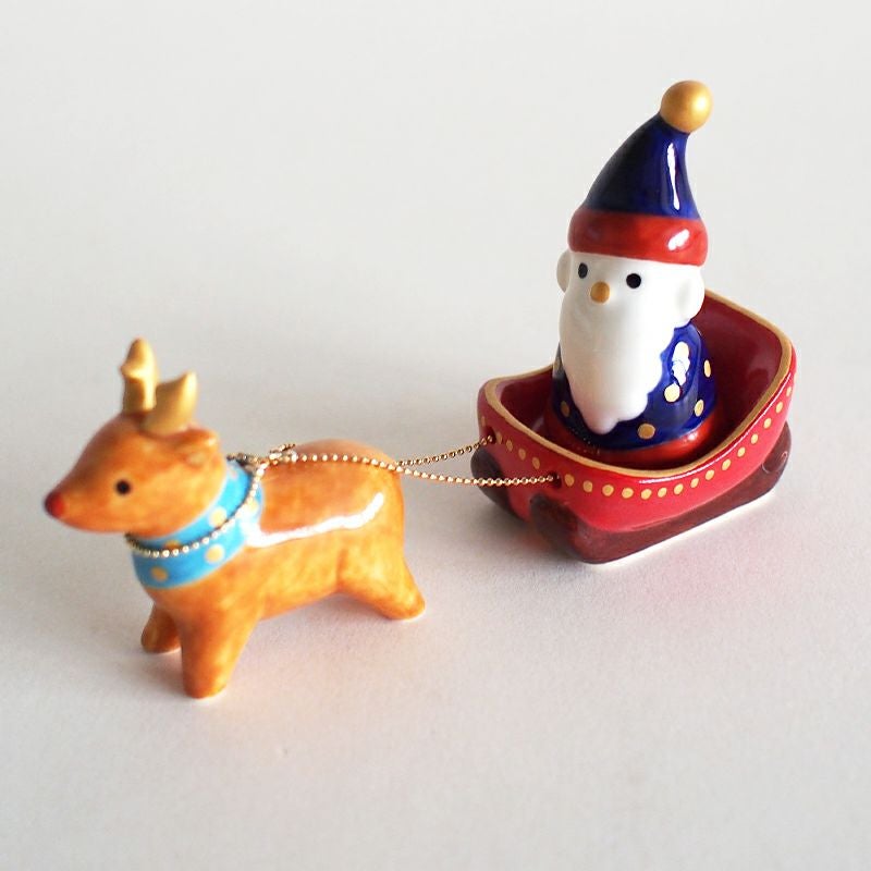 こちらは別売りのトナカイと一緒に飾った例です