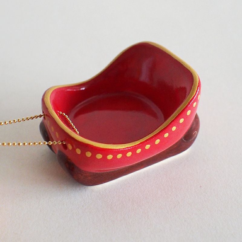 真っ赤なソリには別売りのサンタが丁度乗るサイズです