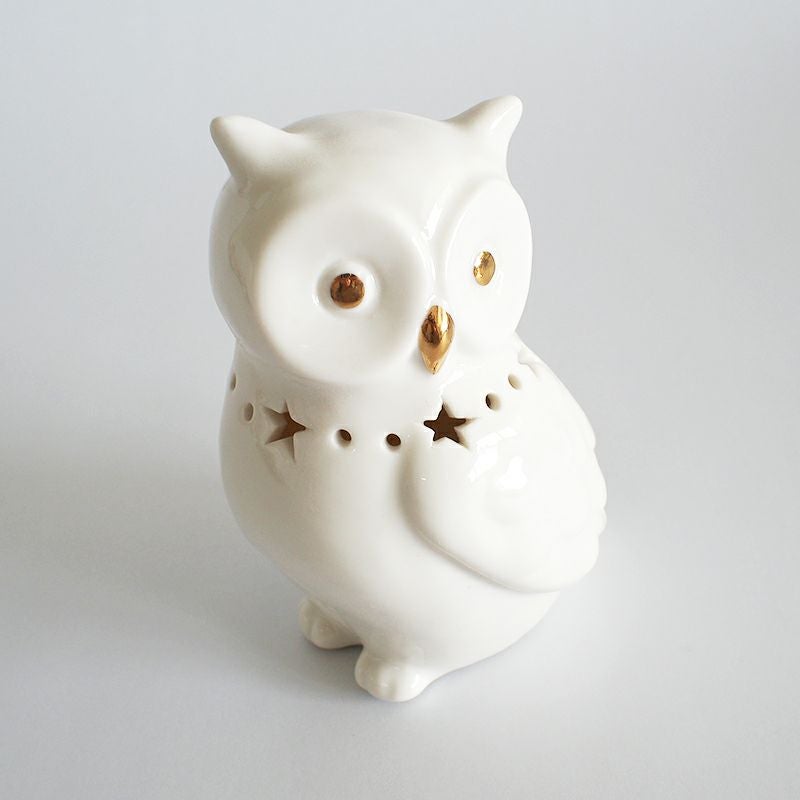 磁器でできたフクロウの灯です