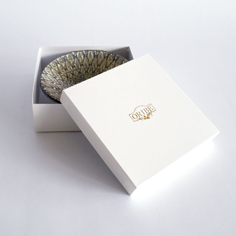 化粧箱に収められ贈り物に最適です