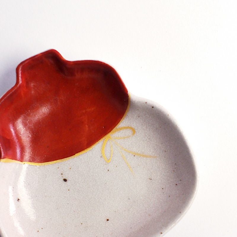 蔵珍窯の象徴である赤絵がうつくしい