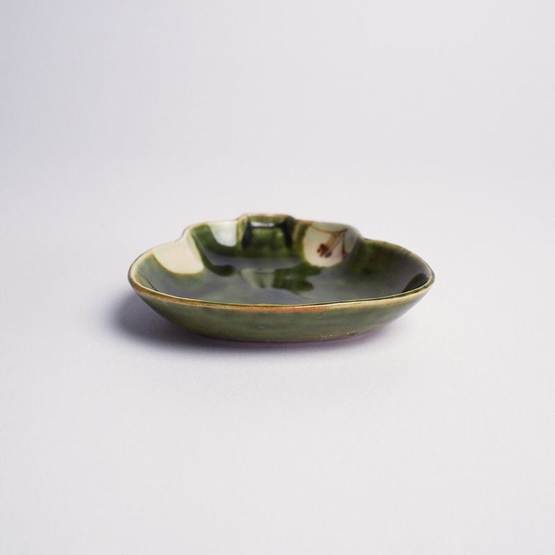 食卓にアクセントとなる器です