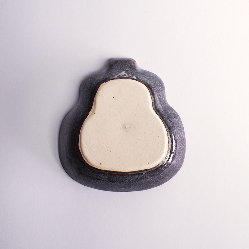 素焼き状の裏面です