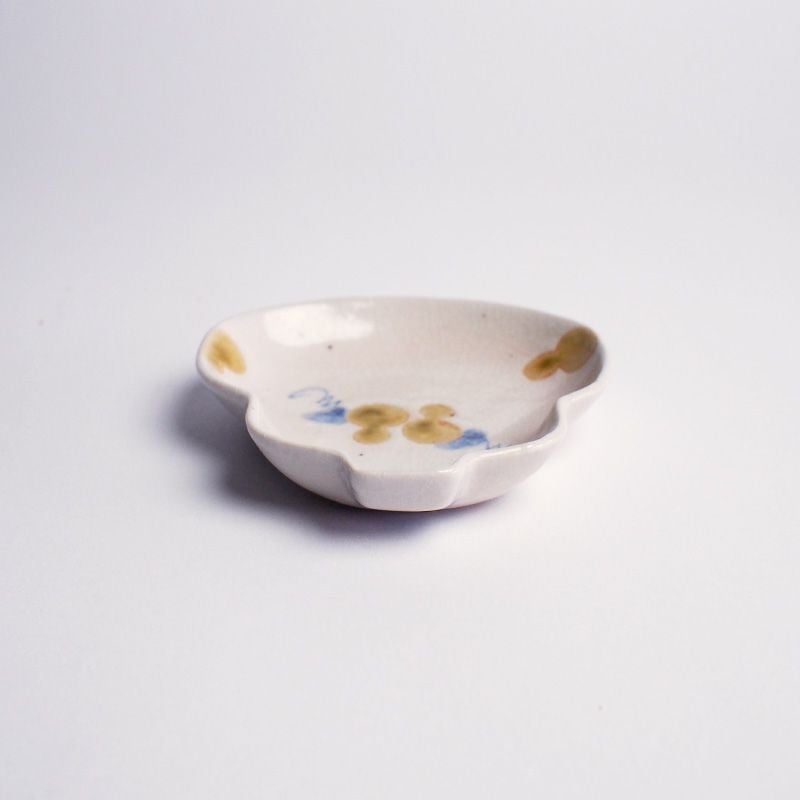 ひょうたんの形状がかわいらしい器です