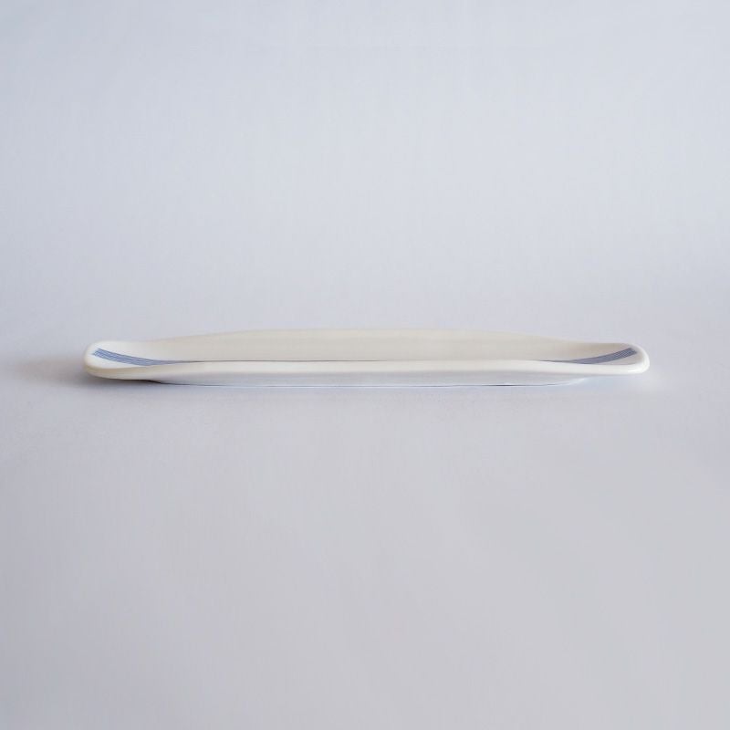 薄くて使いやすい長皿です