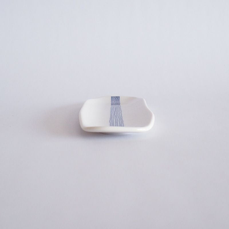 薄くて使いやすい長皿です