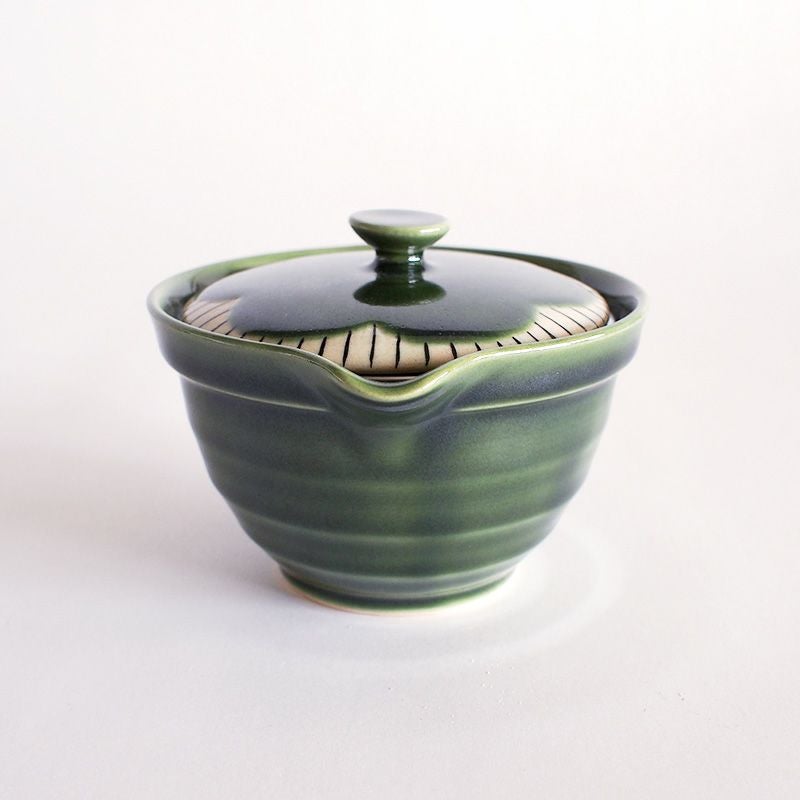 シンプルでスタイリッシュなポットです