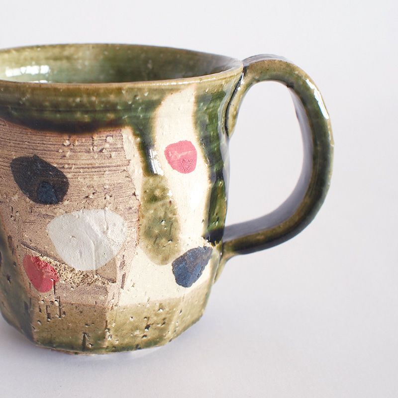 伝統の中にモダンな感覚を取り入れた器です