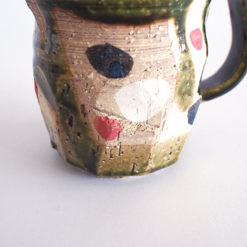 ざらついた表面で使いこむ程に味わいが増します