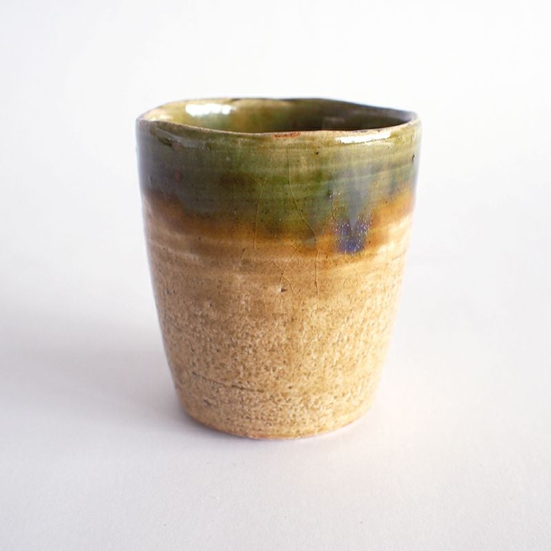 美濃焼を象徴する織部釉が印象的です