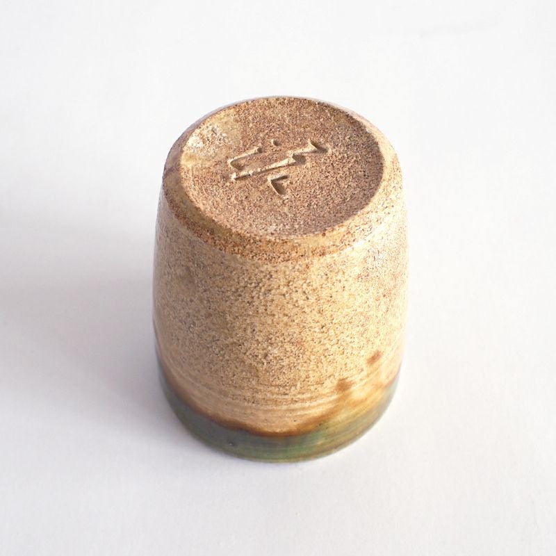 手に馴染むざらりとした表面