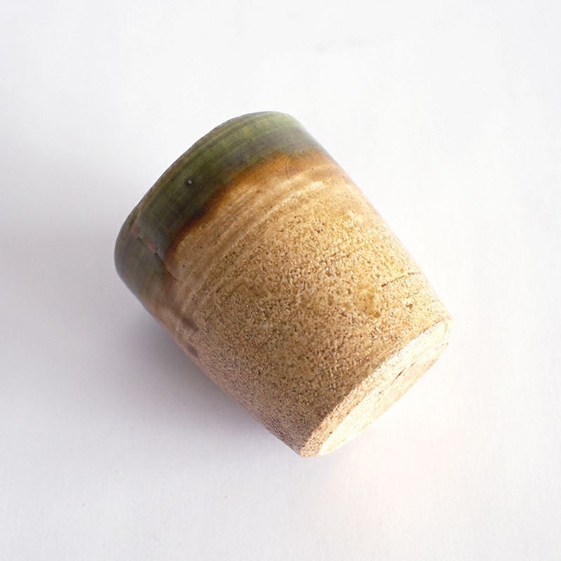 薄っすらと鎬模様が見えます