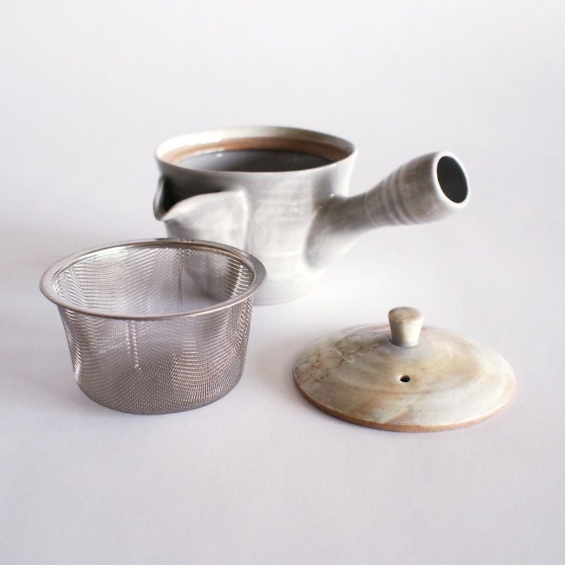 手入れがしやすいので毎日に使える茶器セットです