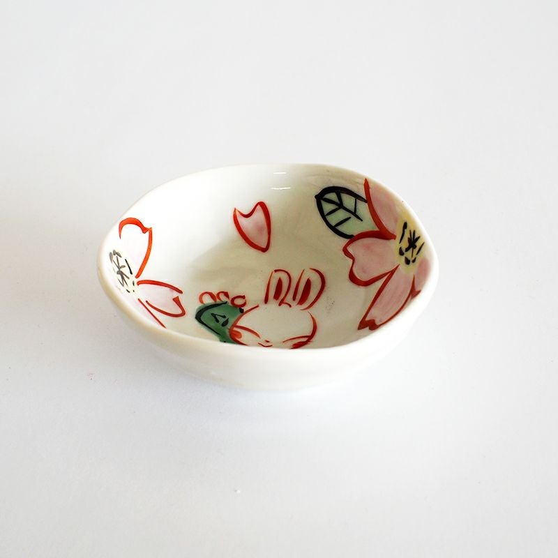 夕立窯独自のタッチでうさぎが描かれた小鉢です