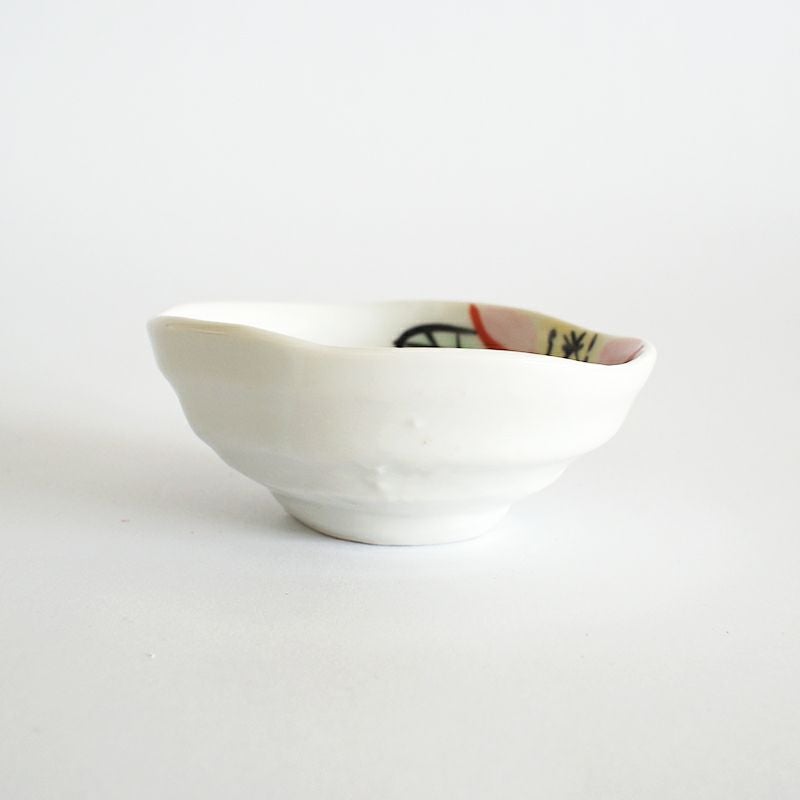 やさしいゆがみのある形状です