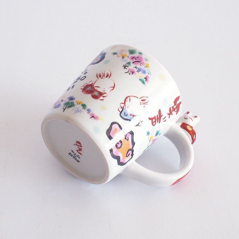 ホッとひと息にぴったりのハッピーなマグカップです