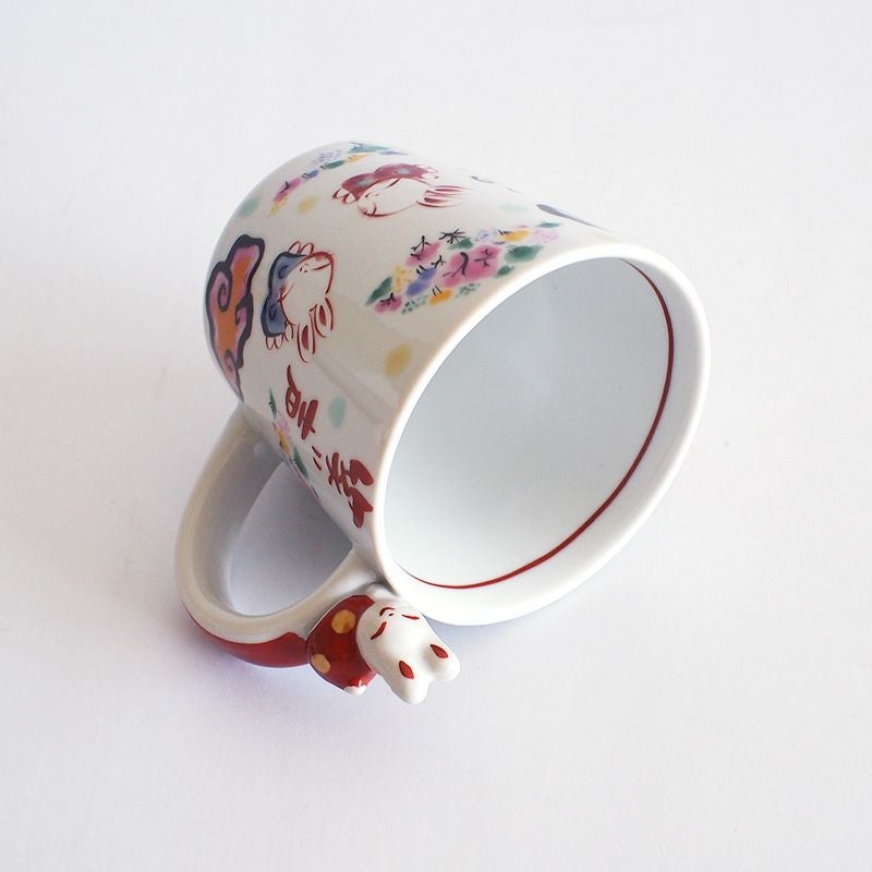 ホッとひと息にぴったりのハッピーなマグカップです